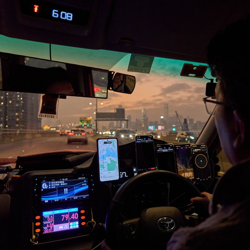 Hong Kong’s Cabbies, Long Scorned and Frustrated, Face the End of an Era