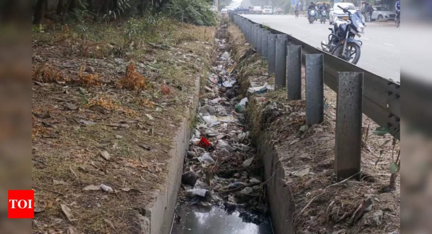 No maintenance, silt & waste choke drains on Delhi-Gurgaon eway