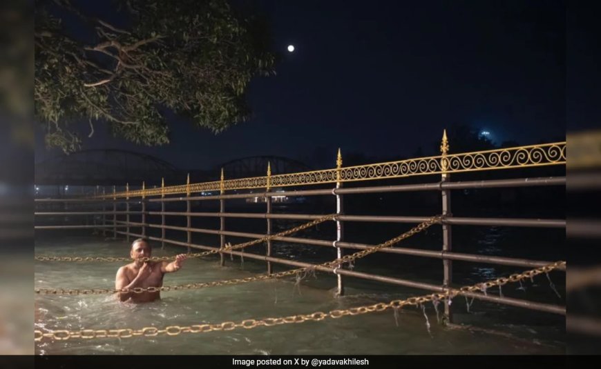 Akhilesh Yadav Takes Holy Dip In Ganga On Makar Sankranti