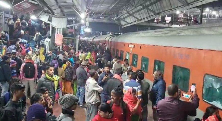 Unable To Board Train For Prayagraj, Passengers Break Window At Bihar Station