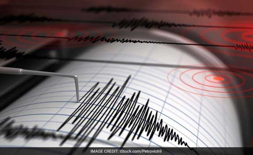 4.0 Magnitude Earthquake Hits Delhi, Strong Tremors Felt Across North India