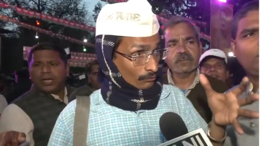 Delhi New CM Announcement: Man dressed as Arvind Kejriwal arrives at BJP office — Watch Video