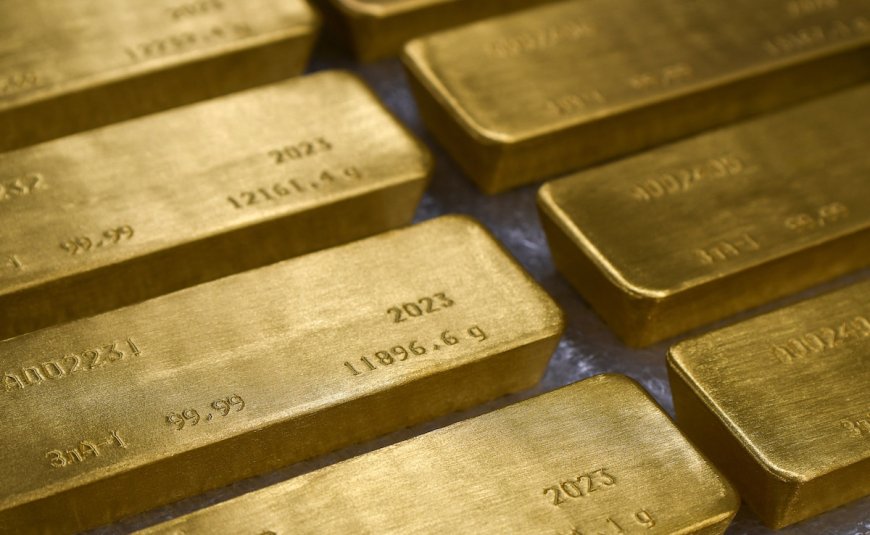 Gold Hits All-Time High At Rs 98,100, Silver Jumps Rs 1,900