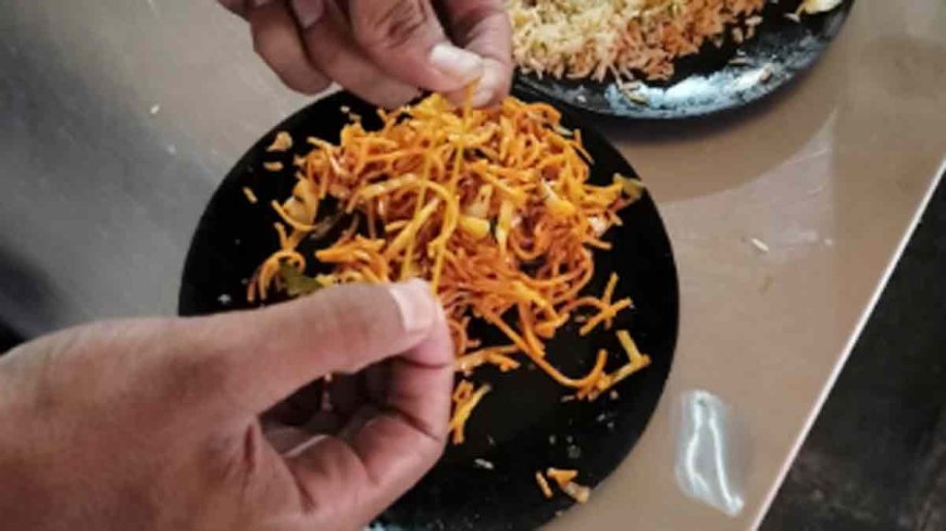 पुणे यूनिवर्सिटी के चाइनीज स्टॉल पर नूडल्स में मिला रबर बैंड, छात्रों ने की कार्रवाई की मांग
