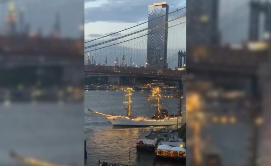 Video: Mexican Navy Ship Hits New York's Brooklyn Bridge, People Seen Hanging On To Masts
