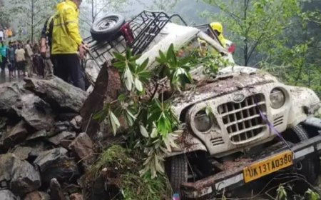 रुद्रप्रयाग में भूस्खलन: सोनप्रयाग-गौरीकुंड मार्ग पर बंद हुई वाहनों की आवाजाही