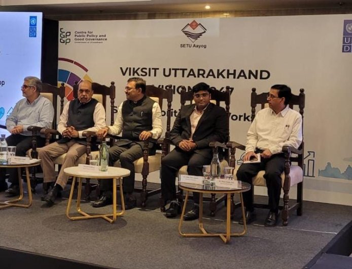 उत्तराखंड के विकास के लिए प्रतिबद्धता: मुख्य सचिव आनन्द बर्द्धन और शत्रुघ्न सिंह ने प्रस्तुत किया 'विकसित उत्तराखंड विजन 2047'