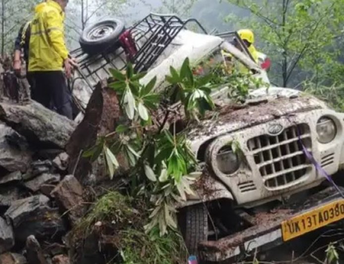 रुद्रप्रयाग में भूस्खलन: सोनप्रयाग-गौरीकुंड मार्ग पर बंद हुई वाहनों की आवाजाही
