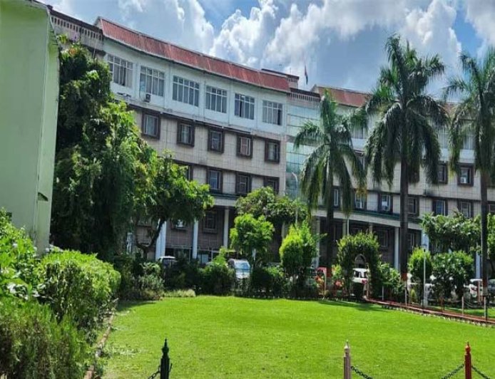 उत्तराखंड शासन में 5 अधिकारियों की जिम्मेदारियों में फेरबदल: जानिए इन परिवर्तनों के पीछे का कारण
