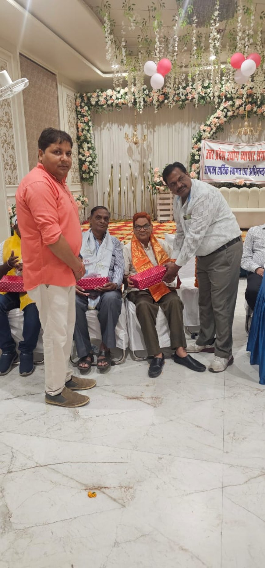 व्यापार मंडल के कवि सम्मेलन में देश भक्ति और श्रृंगार की रसवर्षा