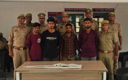 एटा जिले में पुलिस ने कार सवार चार लोगों को गिरफ्तार किया, बरामद की दो देसी बंदूकें और 315 बोर तमंचा