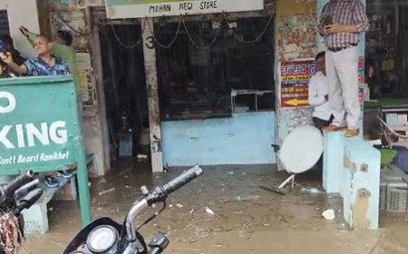 रानीखेत में मूसलाधार बारिश से तबाही, बादल फटने की संभावना बढ़ी