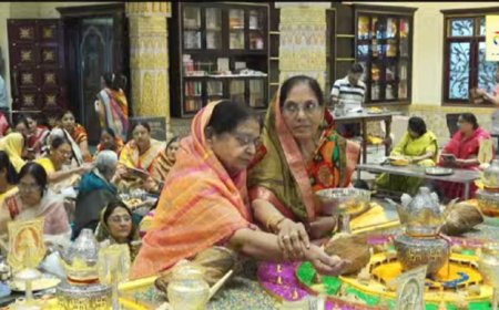 आचार्य श्री का संदेश: दिखावे की बजाय आंतरिकता में जीना चाहिए