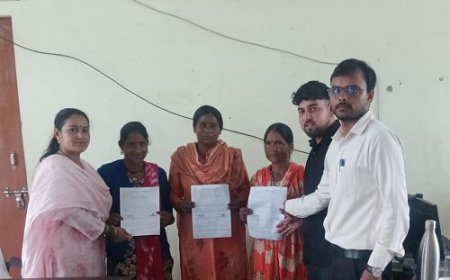 प्रधानमंत्री आवास योजना के तहत चार लाभार्थियों को दी गई धनराशि