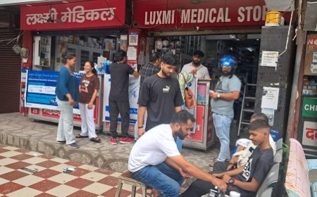 लक्ष्मी मेडिकल में सफल स्वास्थ्य जांच शिविर, रक्त परीक्षण कराकर मिली सेहत की जानकारी