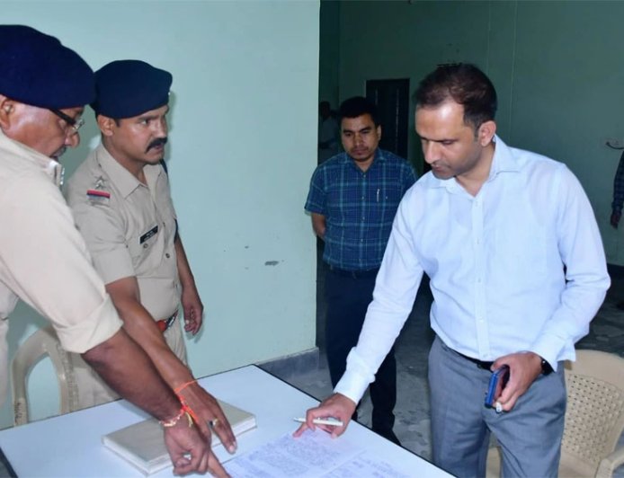 बागेश्वर में ईवीएम वेयर हाउस का मासिक निरीक्षण: चुनावी प्रक्रिया की पारदर्शिता सुनिश्चित