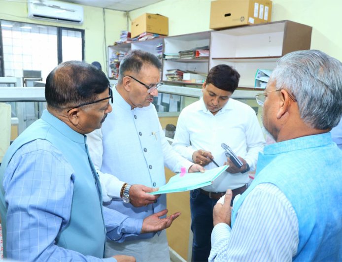 उपनल मुख्य कार्यालय का औचक निरीक्षण: सैनिक कल्याण मंत्री ने की कार्यप्रणाली की समीक्षा