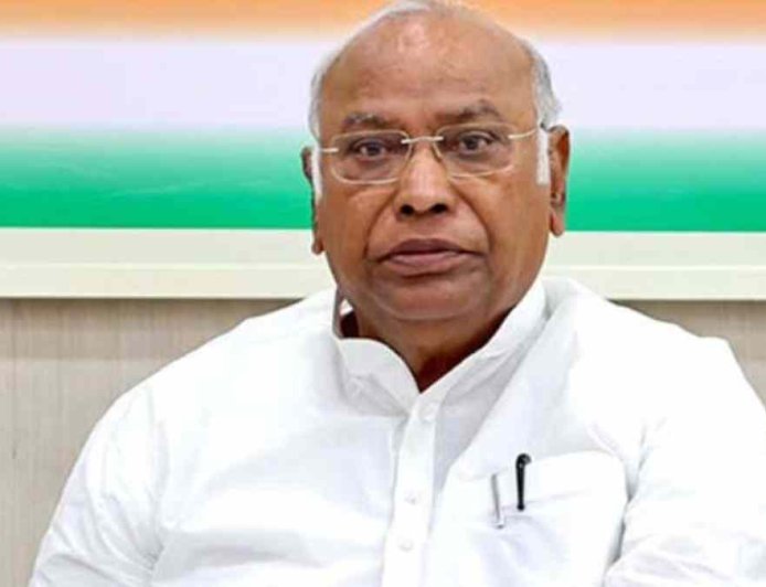 कांग्रेस के राष्ट्रीय अध्यक्ष मल्लिकार्जुन खरगे की बैठक में एकजुटता का आह्वान, भाजपा पर गंभीर आरोप