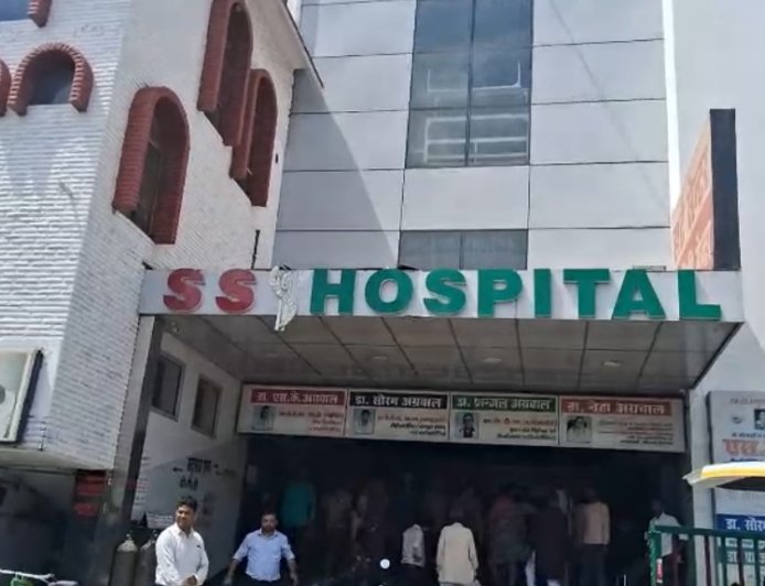 पीलीभीत में अस्पताल के डिलीवरी बॉय ने युवती का बनाया बाथरूम वीडियो, स्थानीय लोगों ने किया गिरफ्तार