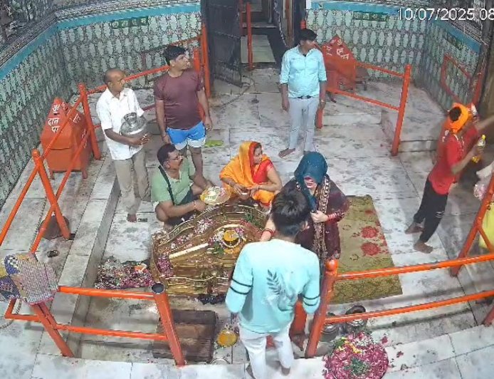 बाराबंकी मंदिर में दलित युवक पर हमले को लेकर सपा और कांग्रेस की बढ़ी बयानबाजी