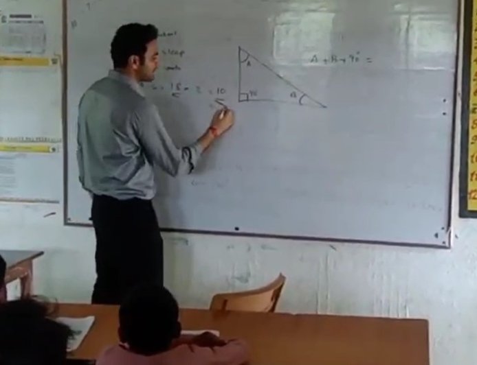 कौशांबी के DM के अनोखे अंदाज ने शिक्षा में बढ़ाया जोश, जानिए पूरा मामला