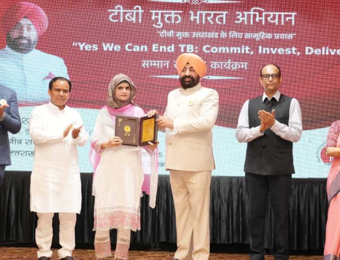 राज्यपाल ने टीबी मुक्त भारत अभियान में उत्कृष्ट योगदान देने वाले व्यक्तियों को सम्मानित किया
