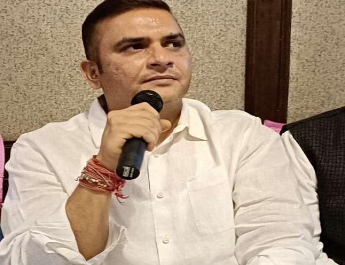 लाल निशान पर विधायक सुमित ह्रदयेश ने साधा निशाना, कहा ये बातें