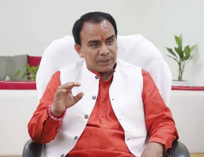 उद्योगपति गोद लेंगे सूबे के 550 सरकारी स्कूल: डॉ. धन सिंह रावत की नई पहल