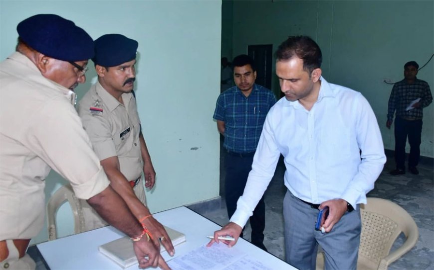 ईवीएम वेयर हाउस का मासिक निरीक्षण