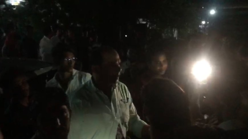सब्र का ब्रेकर टूटा: गड्ढों से परेशान लोगों ने NH-130 पर लगाया जाम, भारी वाहनों की शहर के बीच आवाजाही पर लगाई रोक की मांग
