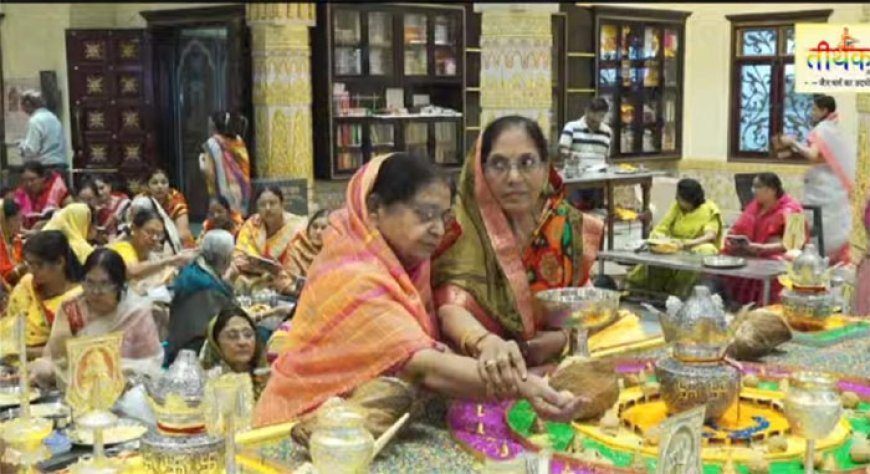 हमें दिखावे में नहीं जीना चाहिए : आचार्य श्री