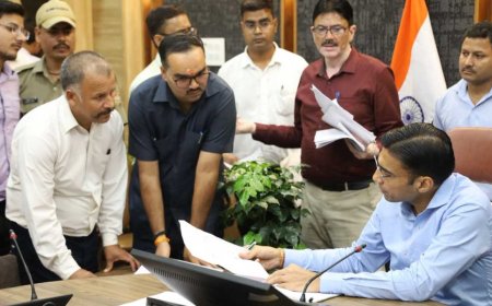 जनदर्शन में बढ़ता भरोसा, 180 से ज्यादा फरियादी पहुँचे जिलाधिकारी के द्वार
