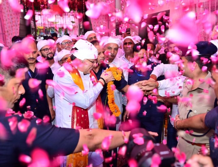 सप्तसरोवर में सतगुरू लाल दास महाराज के 50वें निर्वाण दिवस पर सीएम धामी ने दी श्रधांजलि