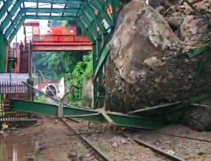 हरिद्वार में भूस्खलन: रेल ट्रैक बाधित, ट्रेन संचालन पर लगा ब्रेक