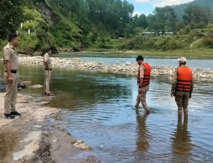 अल्मोड़ा: कोसी नदी में बहे महिपाल सिंह की तलाश दूसरे दिन भी जारी