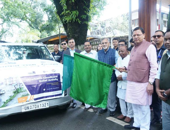 मुख्यमंत्री धामी ने कोटक महिंद्रा बैंक के सहयोग से धराली में आपदा राहत सामग्री का वितरण किया