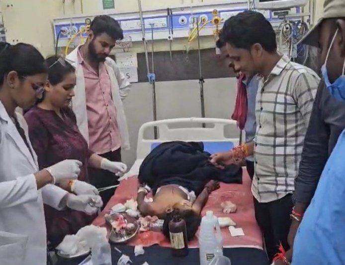 छत्तीसगढ़ क्राइम न्यूज़: 13 वर्षीय बच्चे पर चाकू से हमला, जान बचाने के लिए किया मरने का नाटक, आरोपी फरार