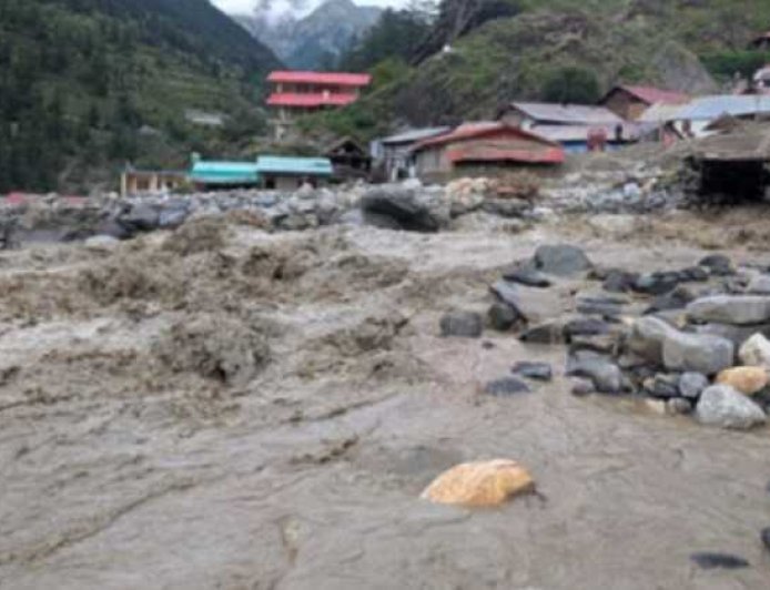 खीर गंगा का जलस्तर पुनः बढ़ा, राहत कार्य में रुकावट, स्थानीय लोग चिंतित