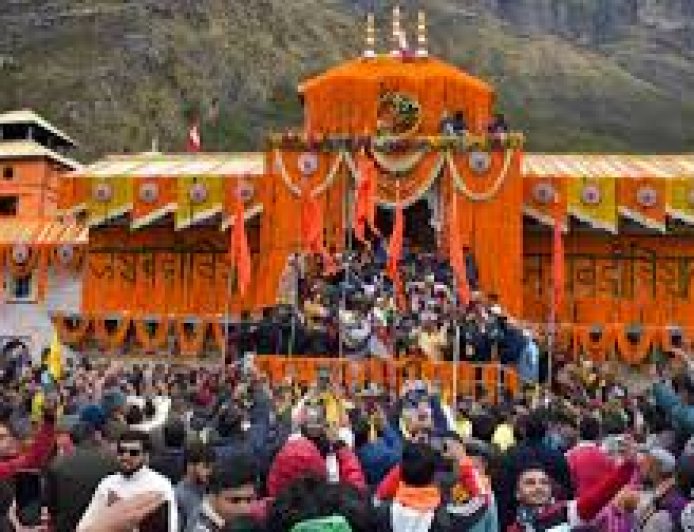बद्रीनाथ धाम में मास्टर प्लान के खिलाफ प्रदर्शन, बाजार बंद और पुजारियों का मुंडन