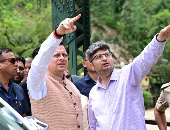 मुख्यमंत्री पुष्कर सिंह धामी ने थराली में आपदा प्रभावित क्षेत्रों का दौरा किया, राहत कार्यों में त्वरित कार्रवाई का निर्देश
