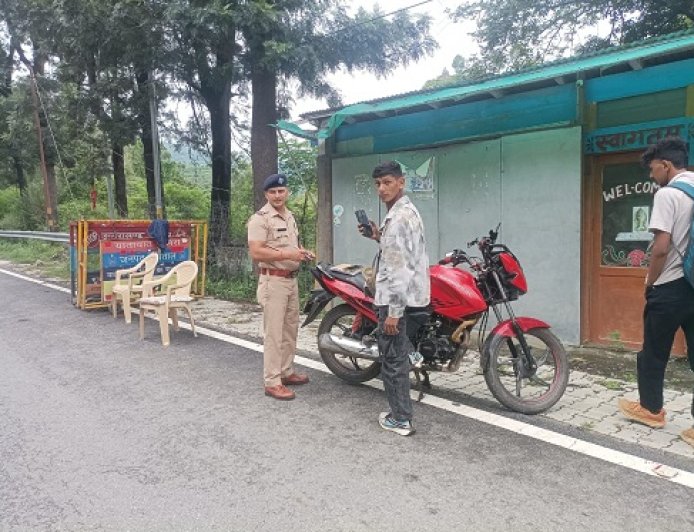 क्वारब चौकी इंचार्ज मनोज सिंह की सख्त पहल: नियमों की अनदेखी करने वालों के लिए चेतावनी