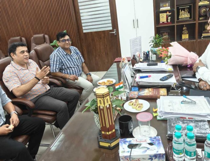 प्रांतीय चिकित्सा सेवा संघ ने स्वास्थ्य सचिव से की मुलाकात, 196 डॉक्टरों को SDACP का मिला लाभ पर जताया आभार