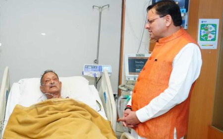 मुख्यमंत्री पुष्कर सिंह धामी ने मैक्स हॉस्पिटल में पूर्व मुख्यमंत्री भुवन चंद्र खंडूरी की सेहत की जानकारी ली