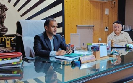 समय सीमा में गुणवत्तापरक निर्माण कार्य सुनिश्चित करें: डीएम आशीष भटगांई