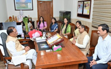 मुख्यमंत्री विष्णुदेव साय ने SAS के प्रशिक्षु अधिकारीयों से की भेंट, प्रशासनिक सेवा की भूमिका पर की चर्चा