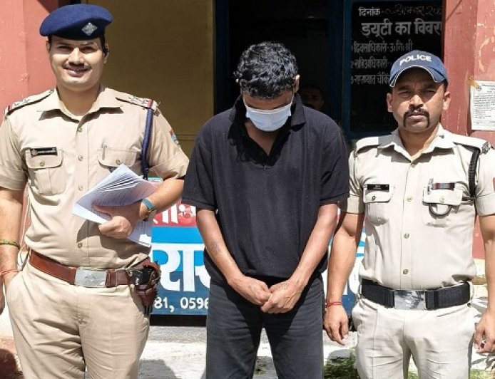 अल्मोड़ा: टेलर की दुकान में सेंधमारी करने वाले शातिर चोर को पकड़ा गया