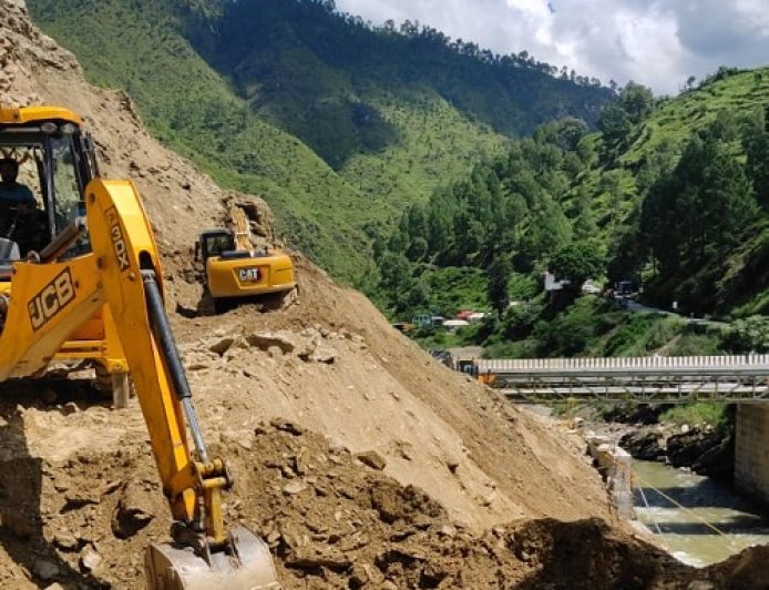 क्वारब में छोटे वाहनों के लिए खुला मार्ग, यात्रियों को मिली बड़ी राहत