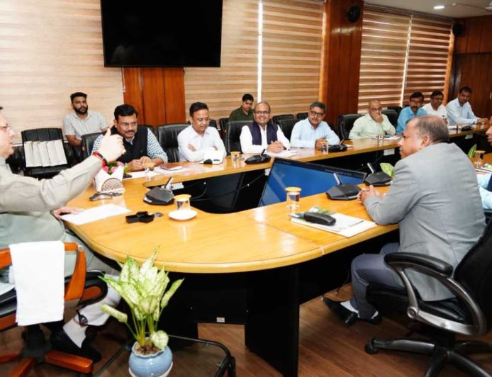 मुख्यमंत्री पुष्कर सिंह धामी की अध्यक्षता में आपदा प्रबंधन के लिए भारत सरकार की अन्तर-मंत्रालयी टीम का दौरा