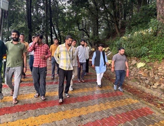 अल्मोड़ा में सड़क निर्माण की गुणवत्ता का किया गया निरीक्षण, विधायक और महापौर ने दिए महत्वपूर्ण निर्देश