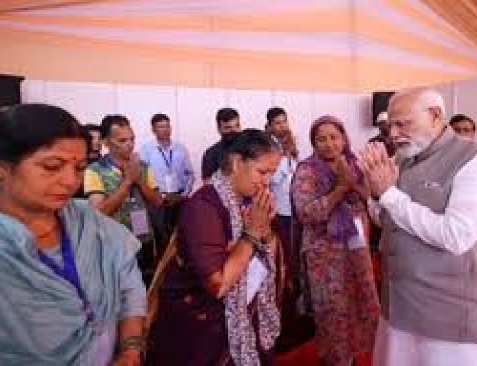 उत्तराखंड आपदा के लिए पीएम मोदी ने घोषणा की 1200 करोड़ रुपये का पैकेज, मृतकों को 2 लाख रुपये की सहायता